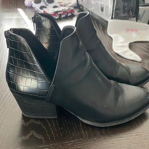 SO booties - barely worn